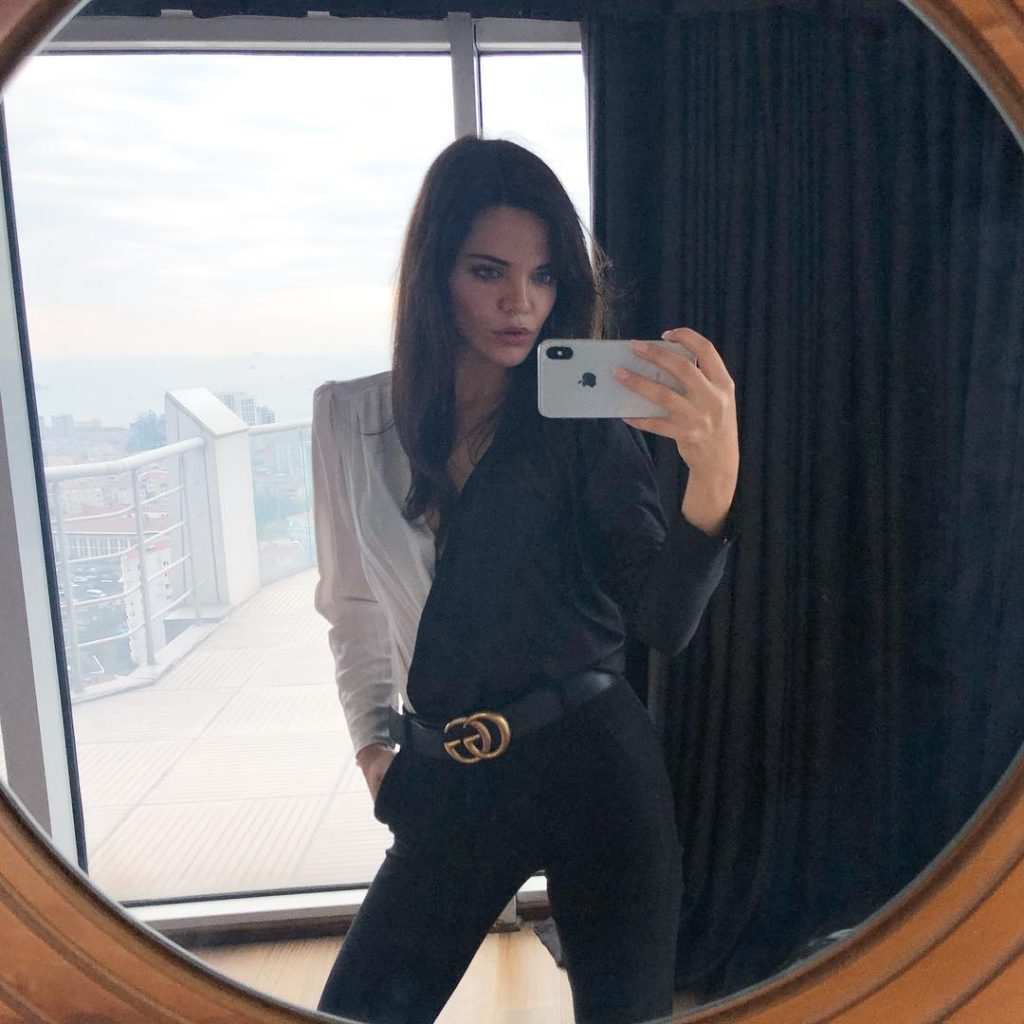 Hilal Altınbilek ardent pussy