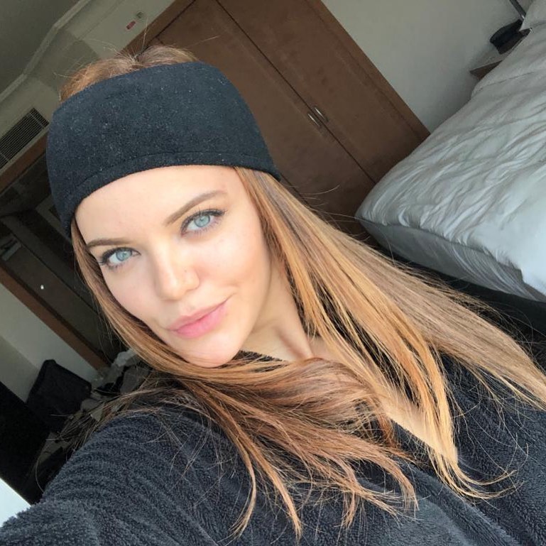 Hilal Altınbilek ardent sexy