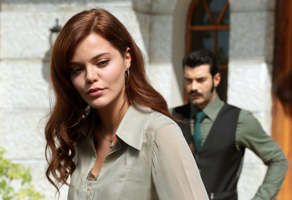 Hilal Altınbilek depicts fire porn