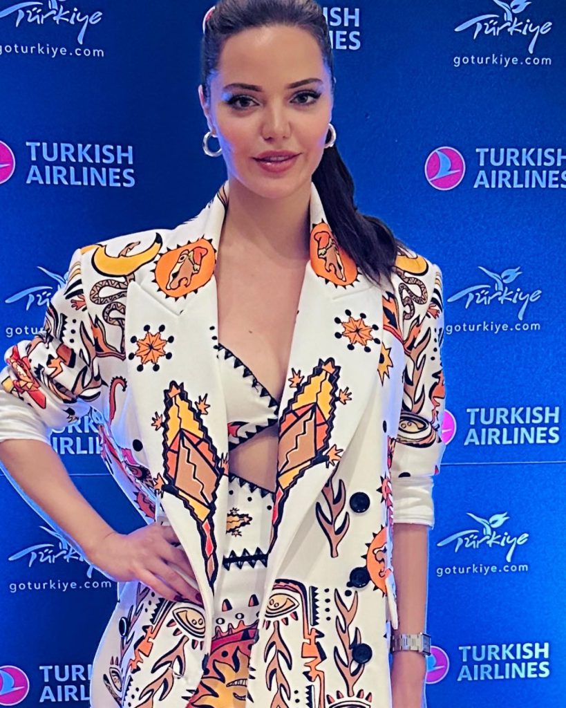 Hilal Altınbilek poses hot
