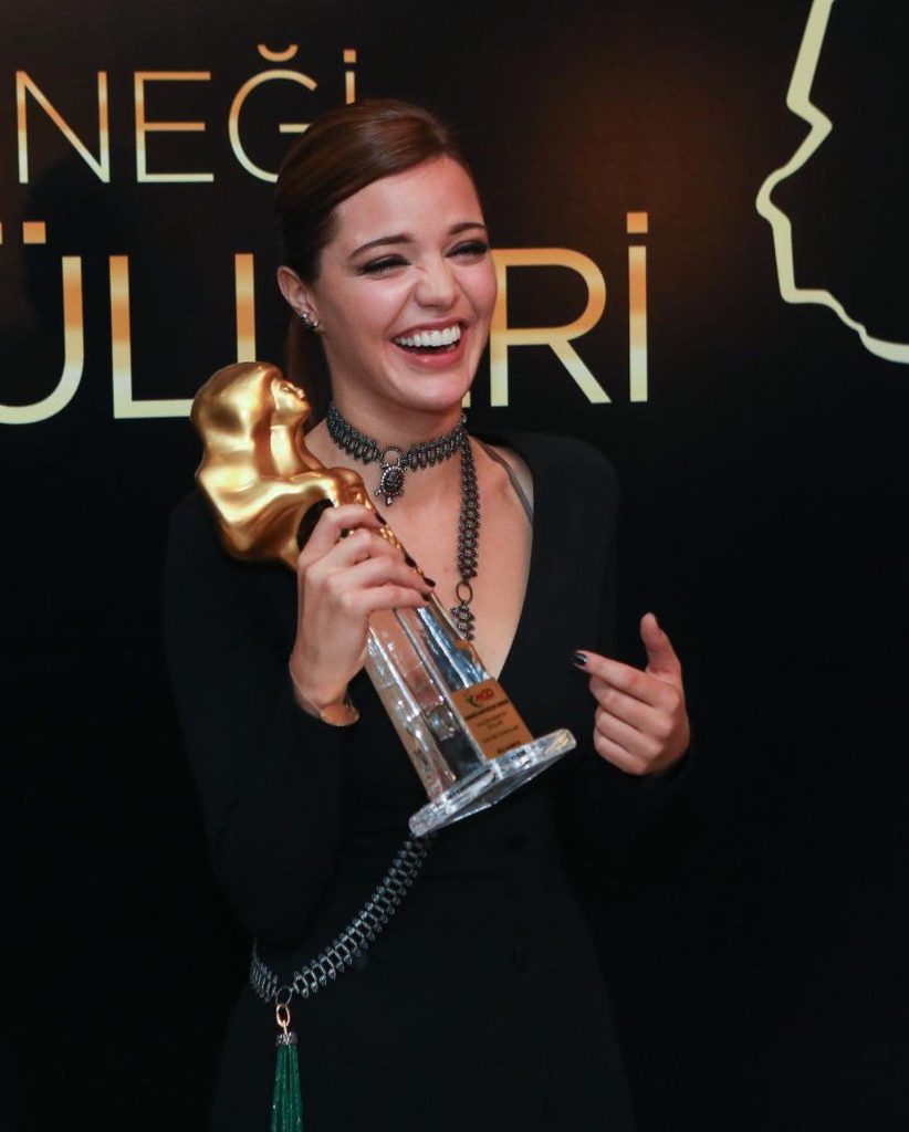 Hilal Altınbilek poses hot images