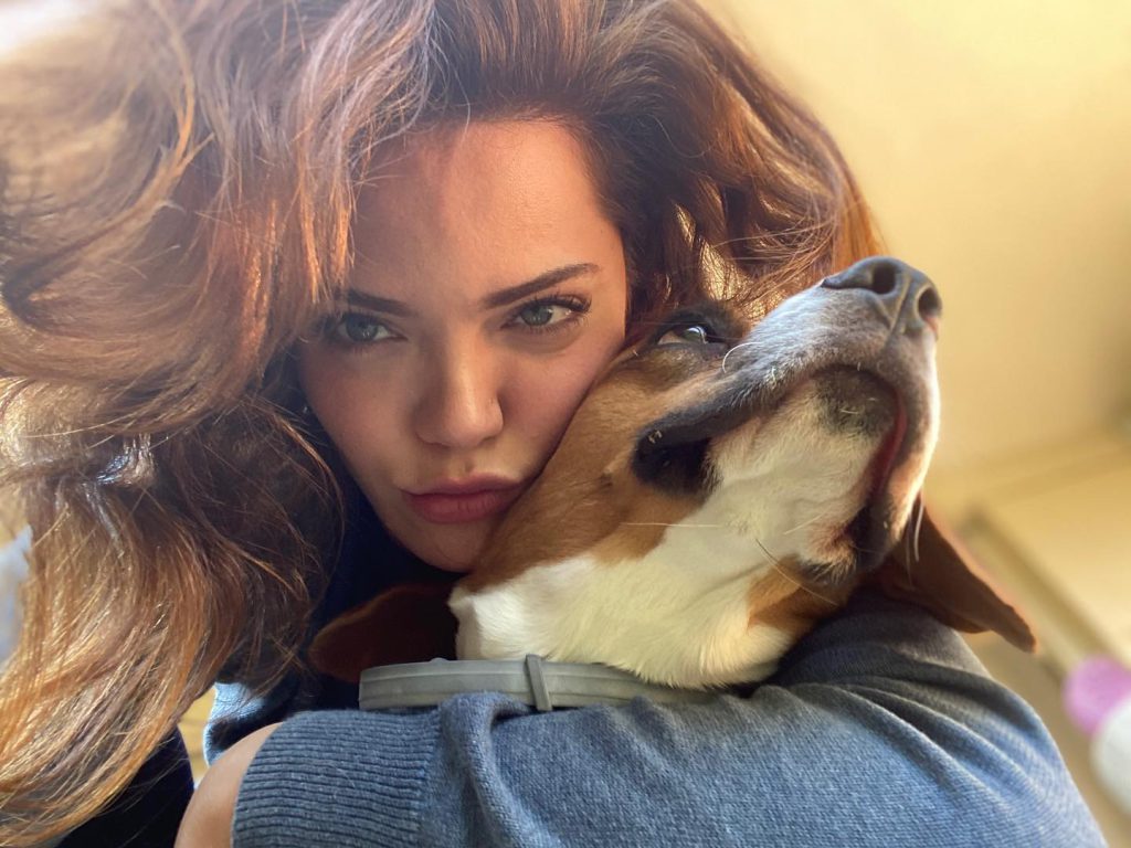 Hilal Altınbilek poses sex