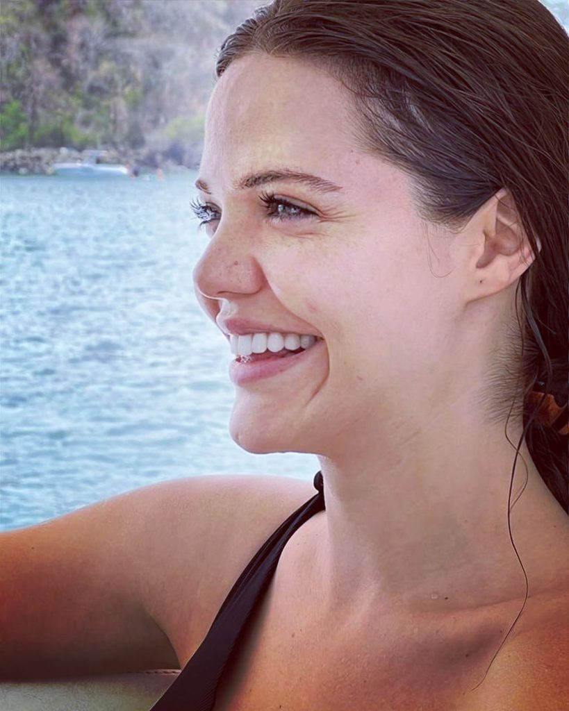 Hilal Altınbilek smiles fuck