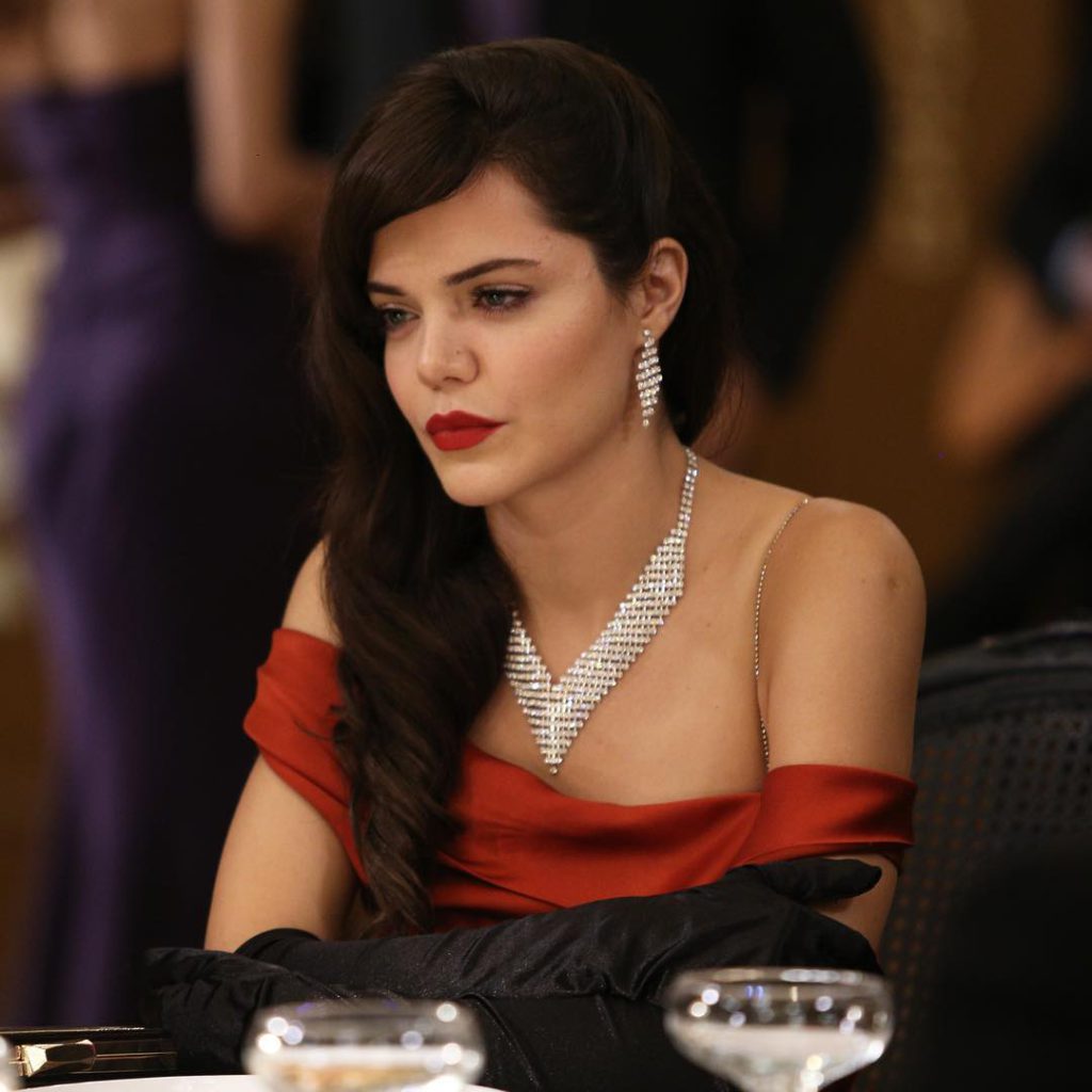 Hilal Altınbilek smiles xxx