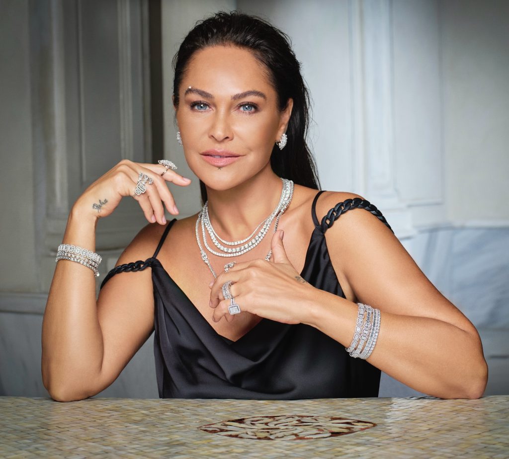 Hülya Avşar ardent ass