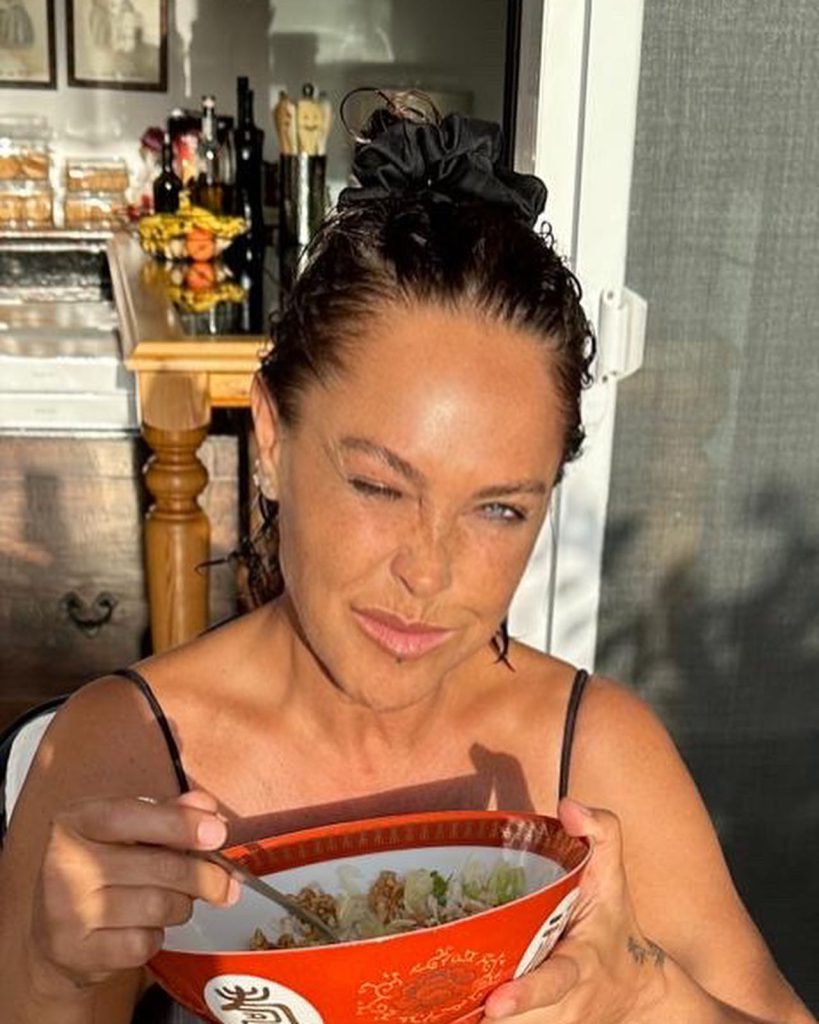 Hülya Avşar ardent boobs