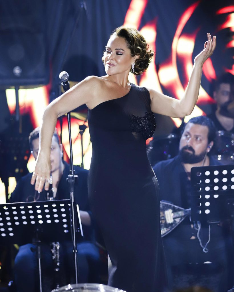 Hülya Avşar ardent hot images