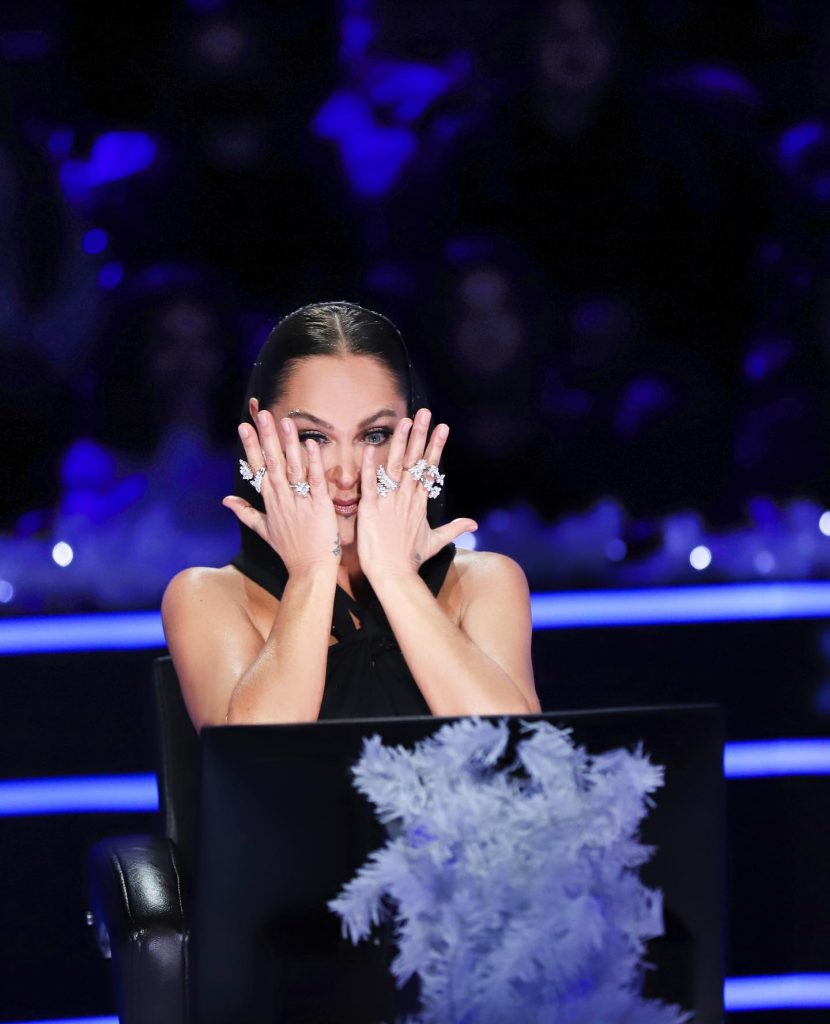 Hülya Avşar depicts fire porn