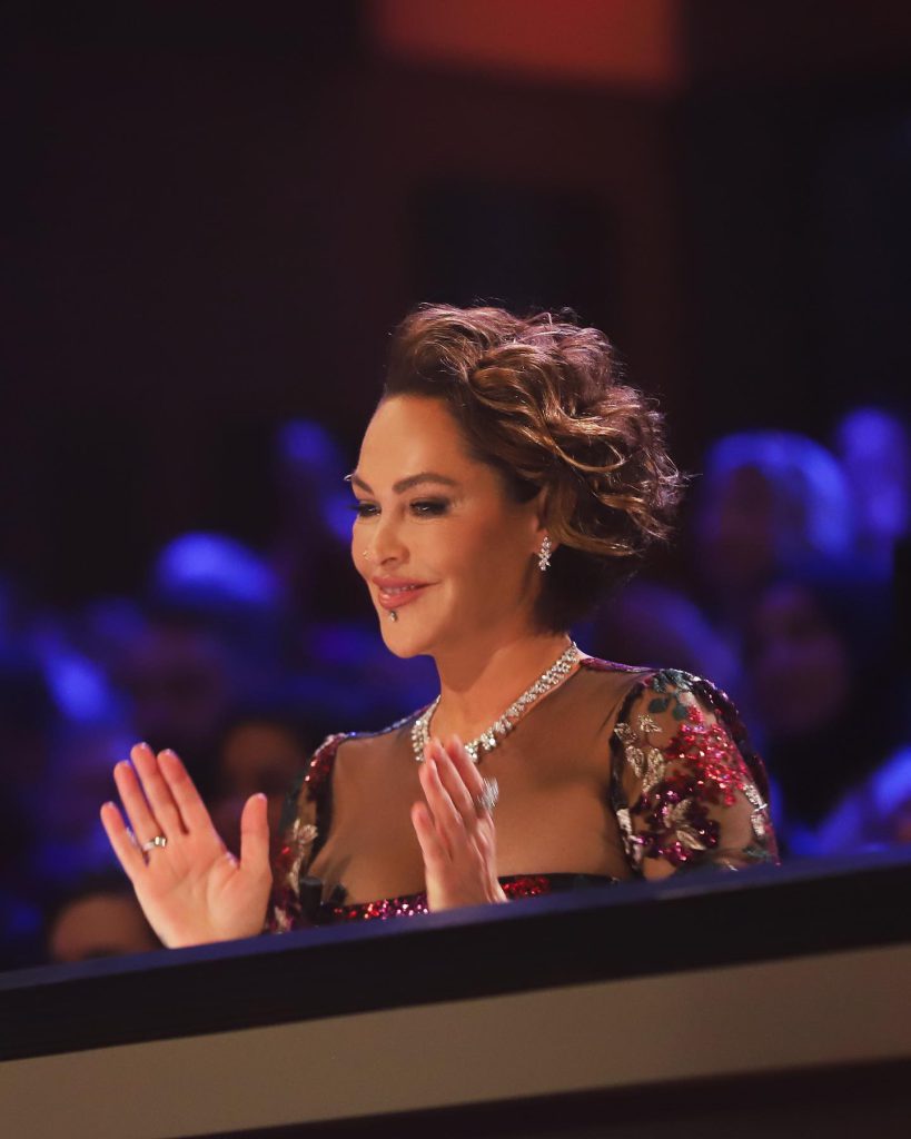 Hülya Avşar looks hot pics