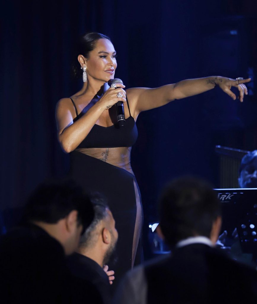 Hülya Avşar modeling naked