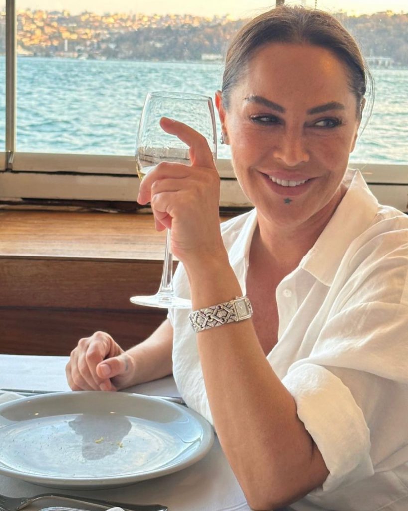 Hülya Avşar modeling sex