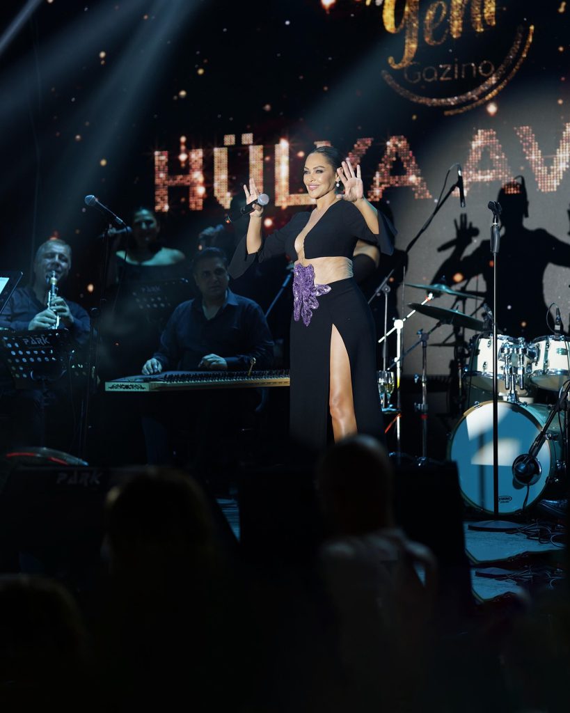 Hülya Avşar poses ass