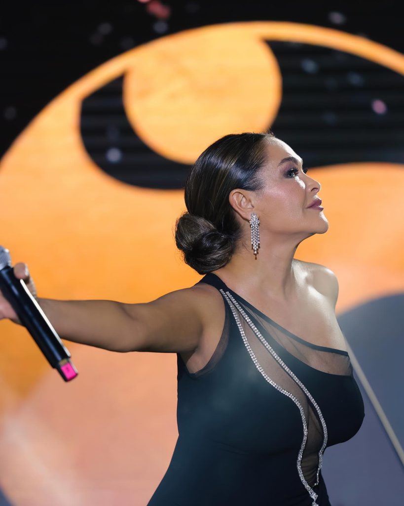 Hülya Avşar smiles fuck