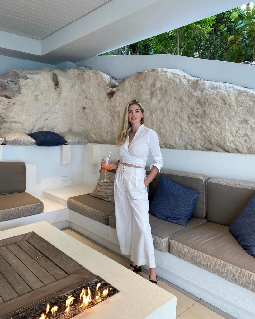 Kate Upton looks bikini