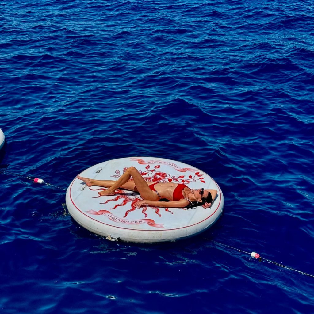 Melis Sezen ardent ass