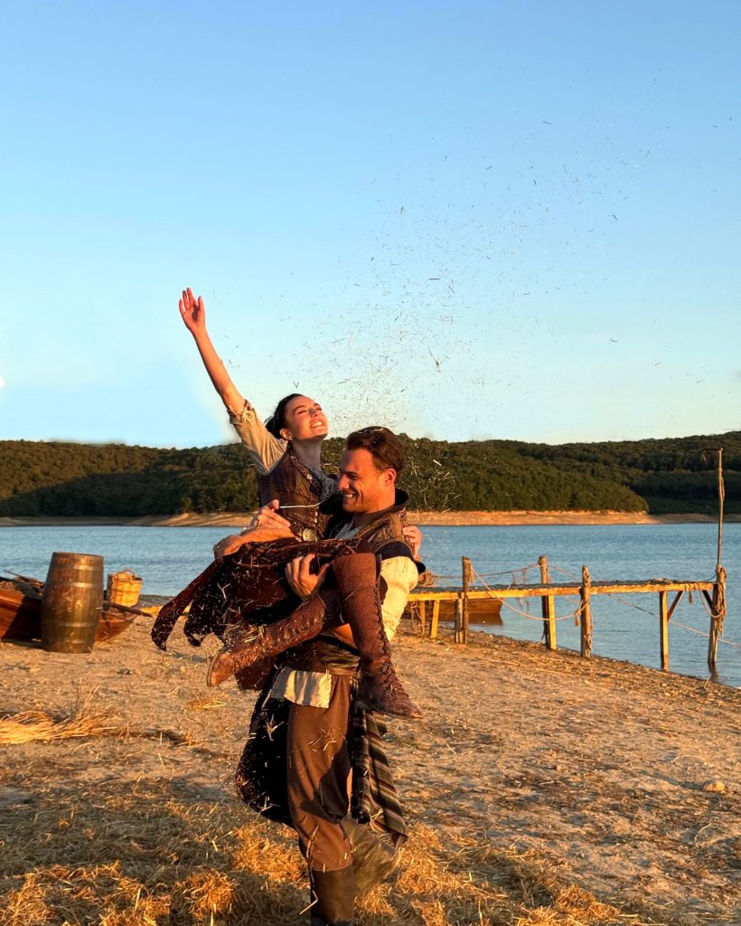 Melis Sezen ardent hot images