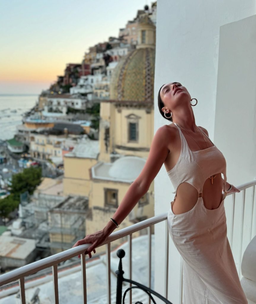 Melis Sezen ardent hot photos