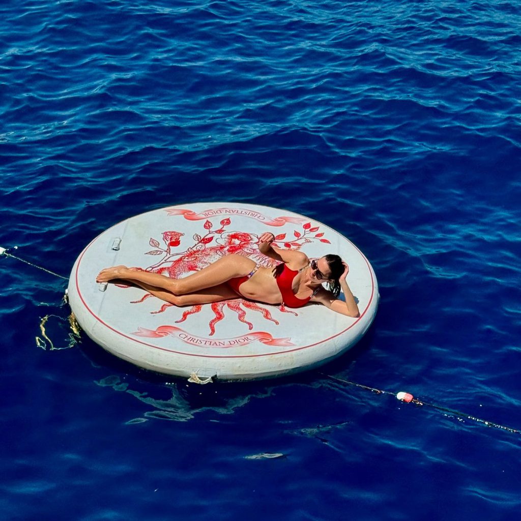 Melis Sezen ardent nude