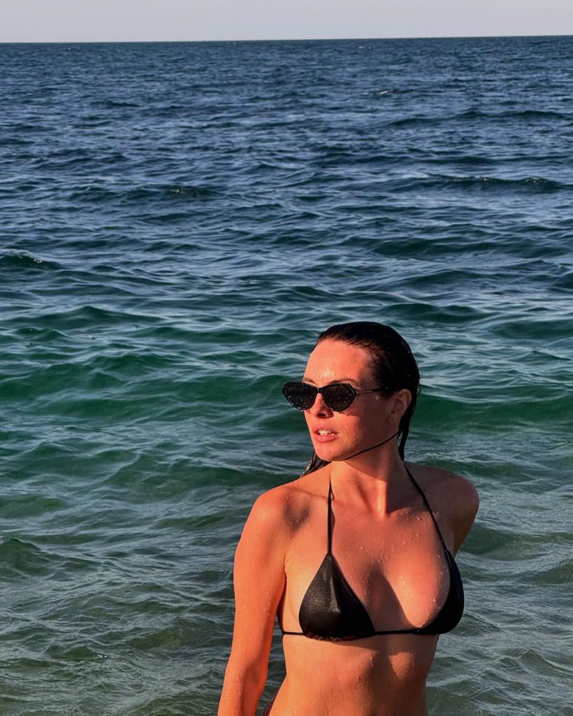 Melis Sezen beautiful hot pics