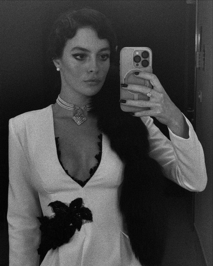 Melis Sezen depicts fire fuck