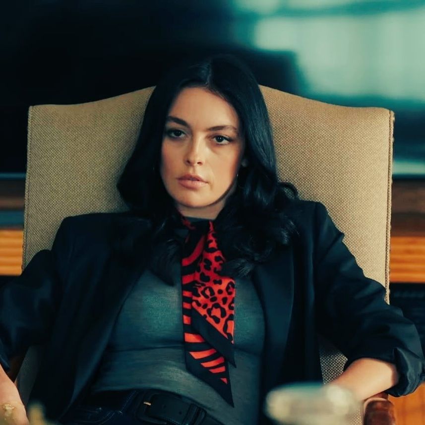 Melis Sezen depicts fire nude pics