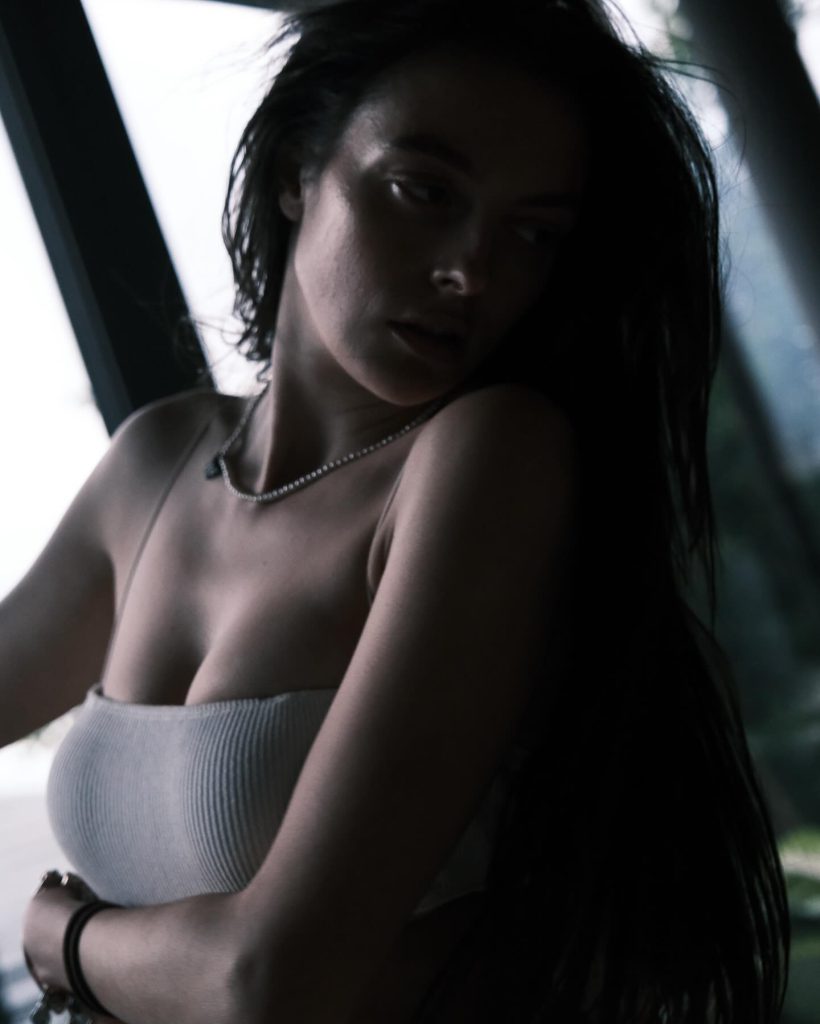 Melis Sezen looks bikini