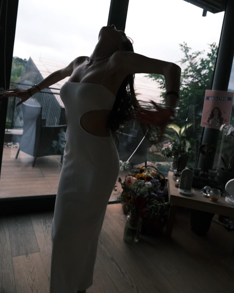 Melis Sezen looks porn