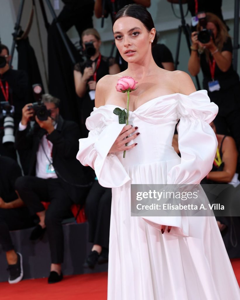 Melis Sezen modeling ass