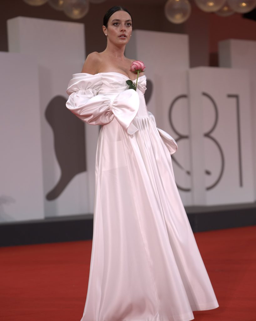 Melis Sezen modeling hot images