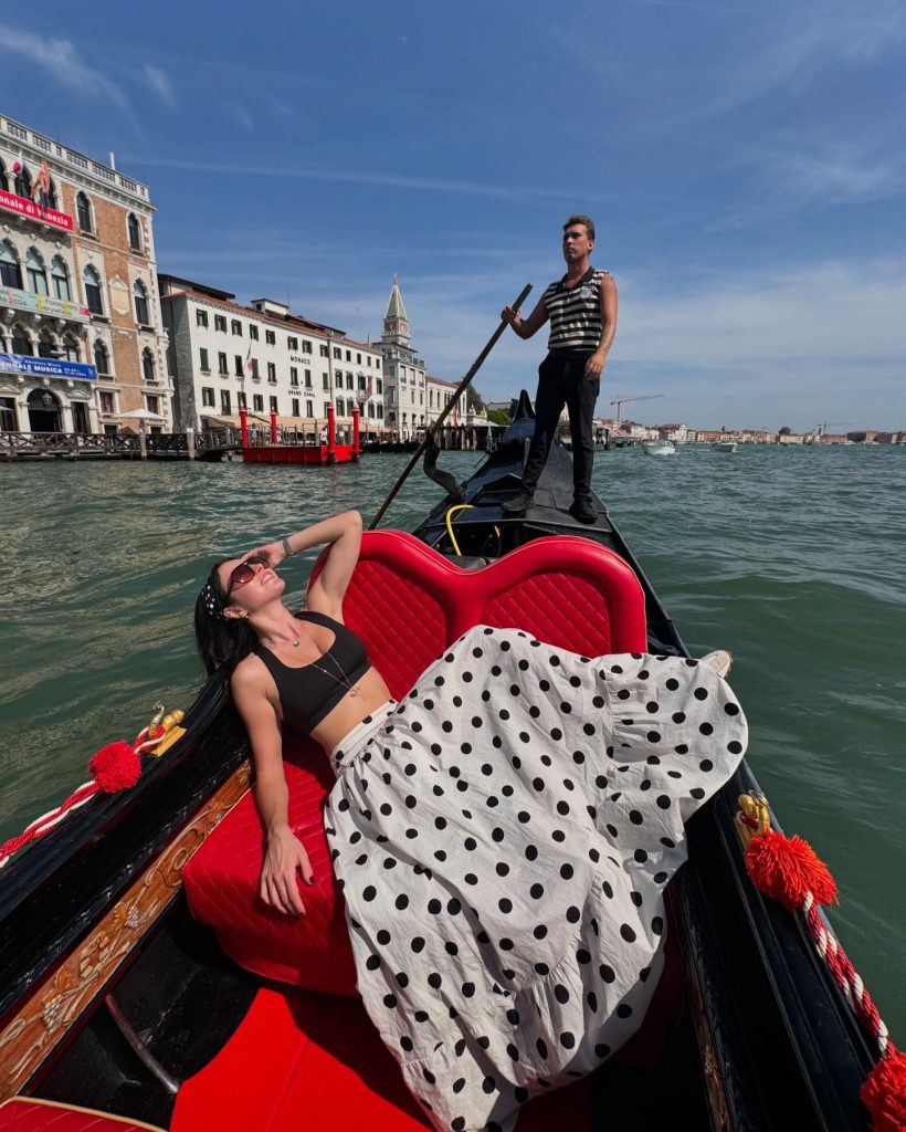 Melis Sezen modeling sex