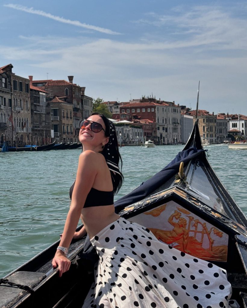 Melis Sezen modeling sexy