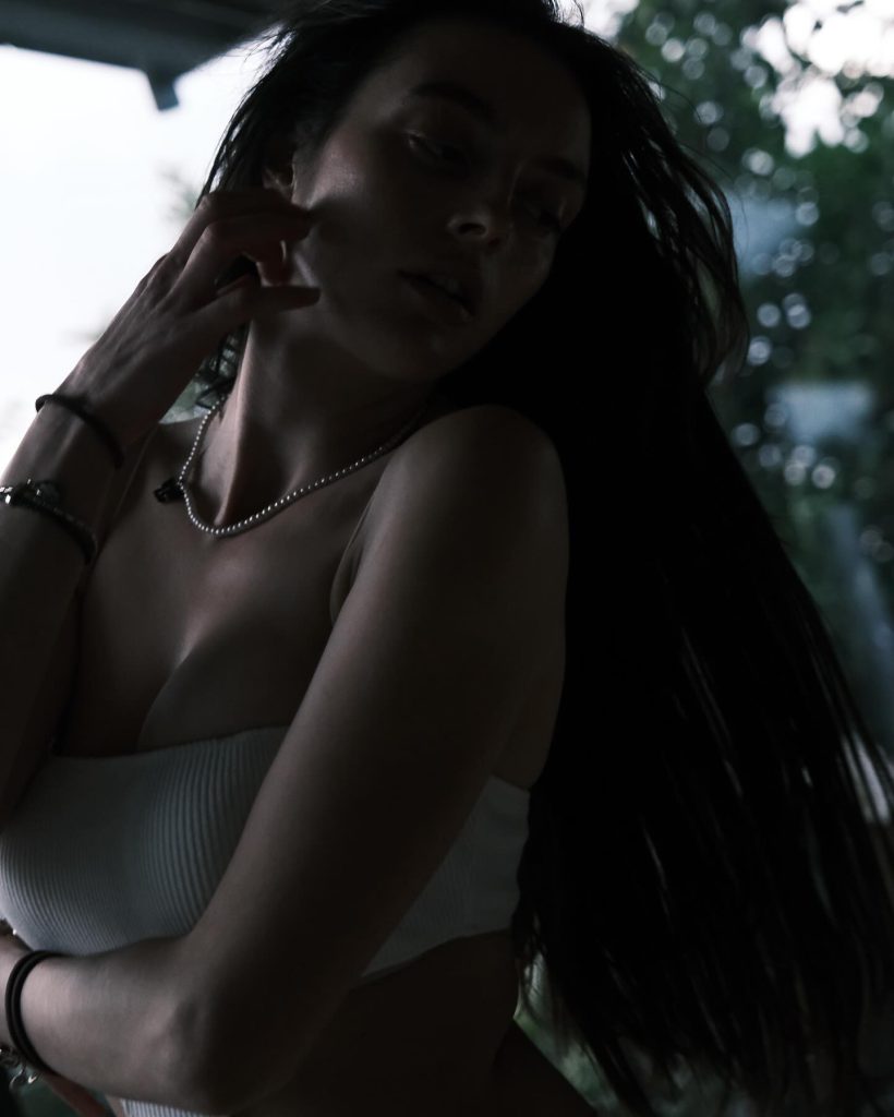 Melis Sezen poses xxx porn