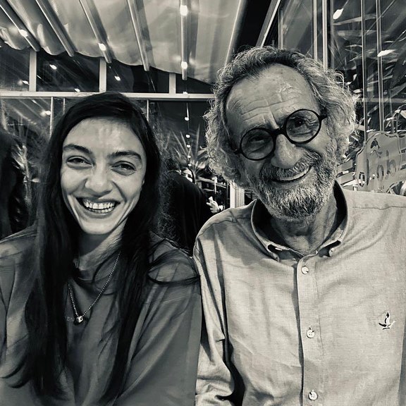 Merve Dizdar ardent hot bikini