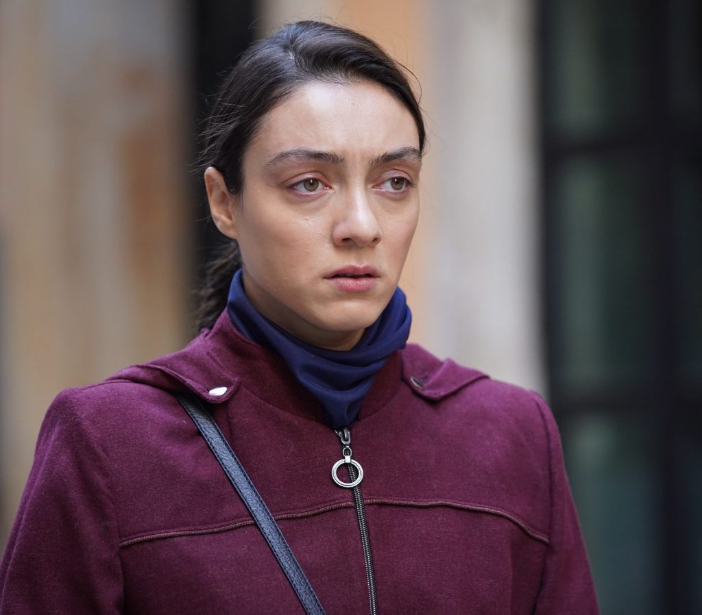 Merve Dizdar ardent naked