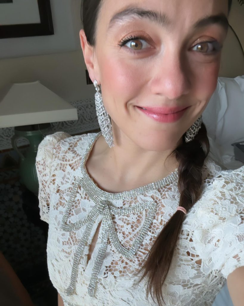 Merve Dizdar beautiful boobs