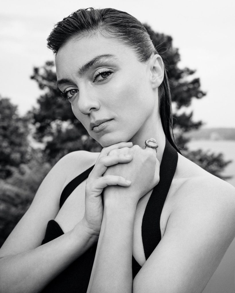 Merve Dizdar depicts fire bikini