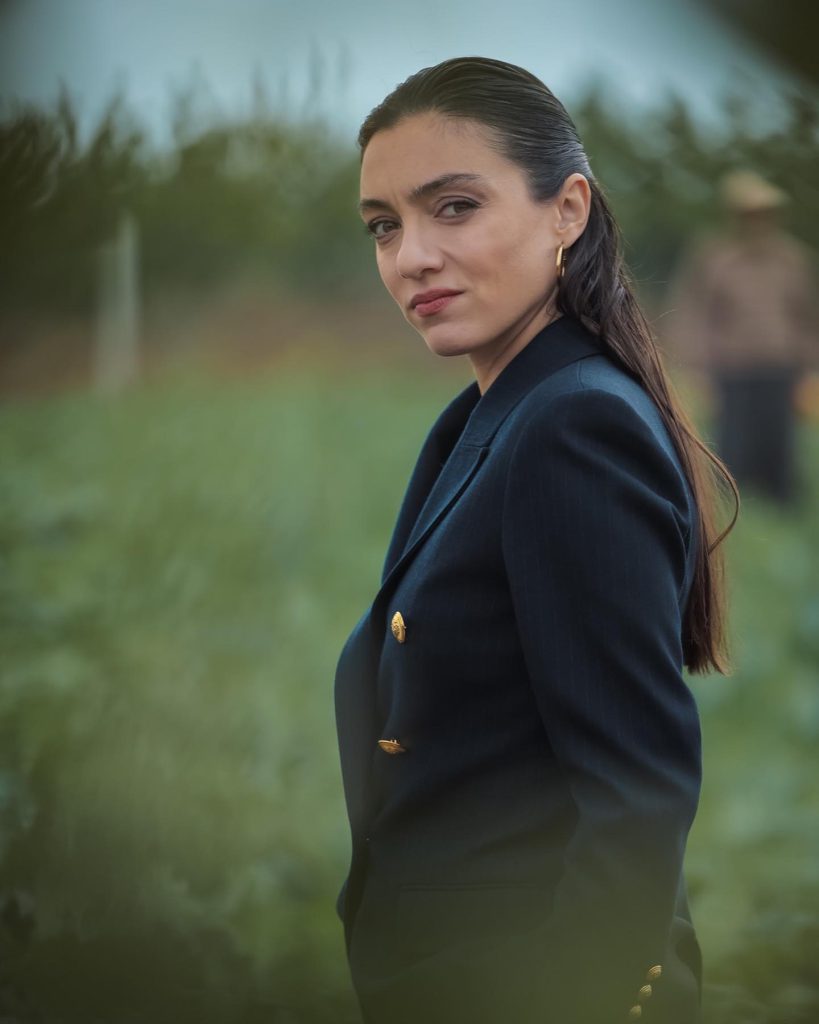 Merve Dizdar depicts fire fuck