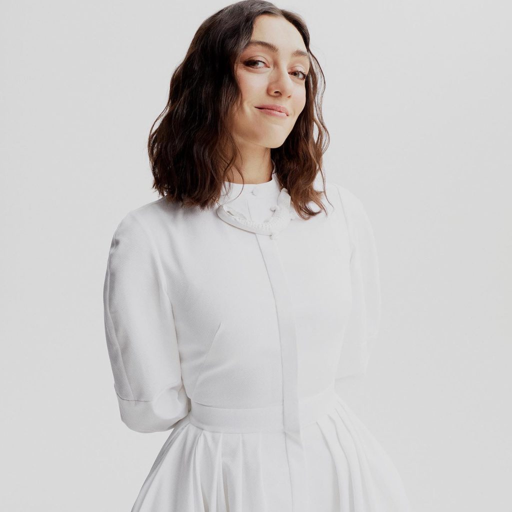 Merve Dizdar depicts fire hot images