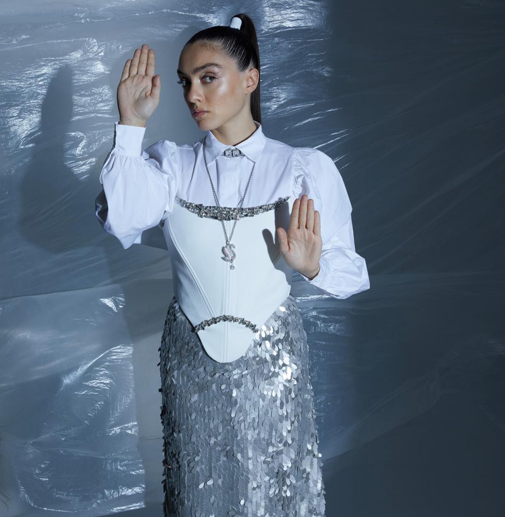 Merve Dizdar depicts fire nude