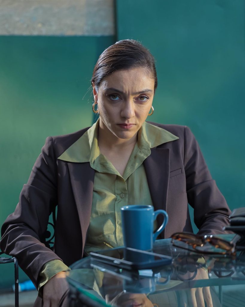 Merve Dizdar depicts fire nude pics