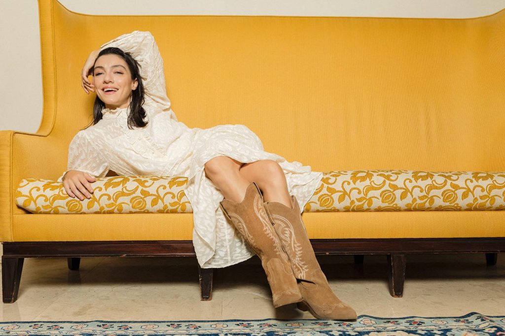 Merve Dizdar depicts fire porn