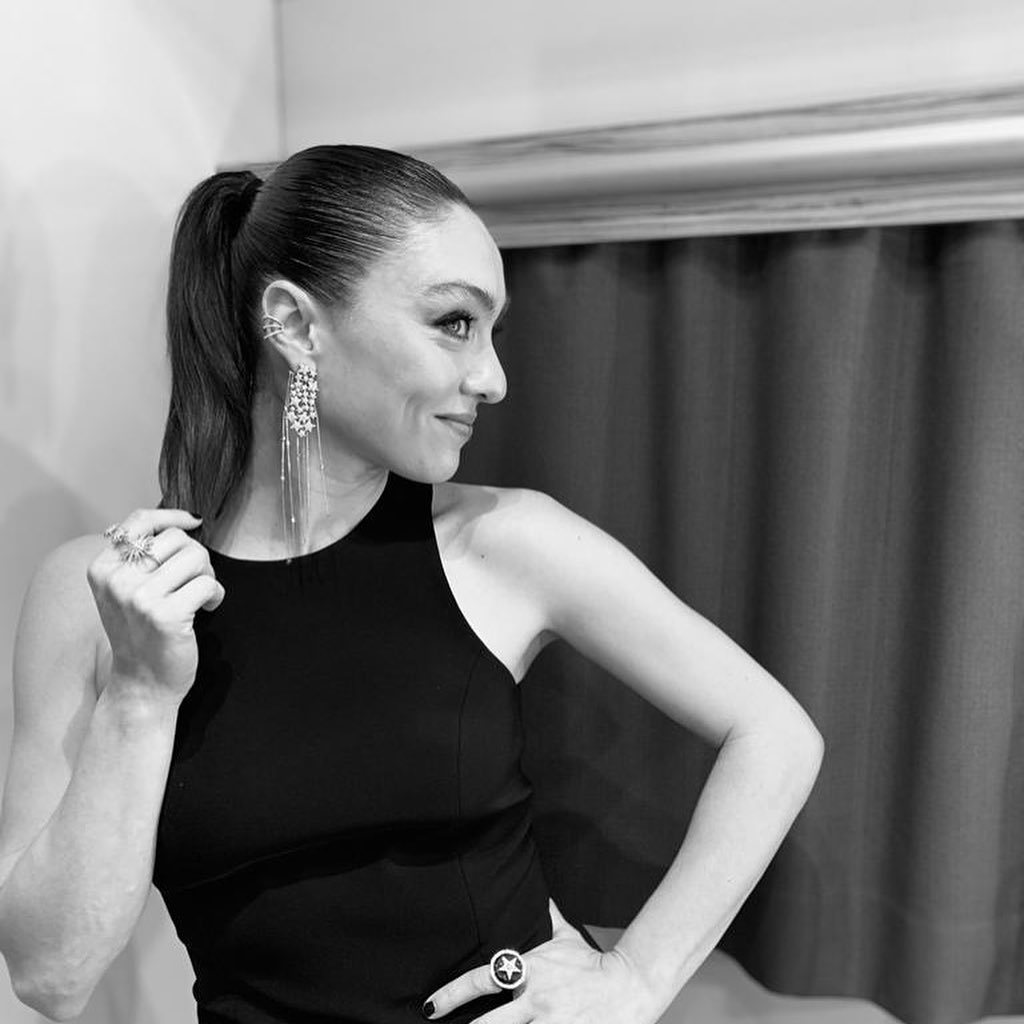 Merve Dizdar depicts fire pussy