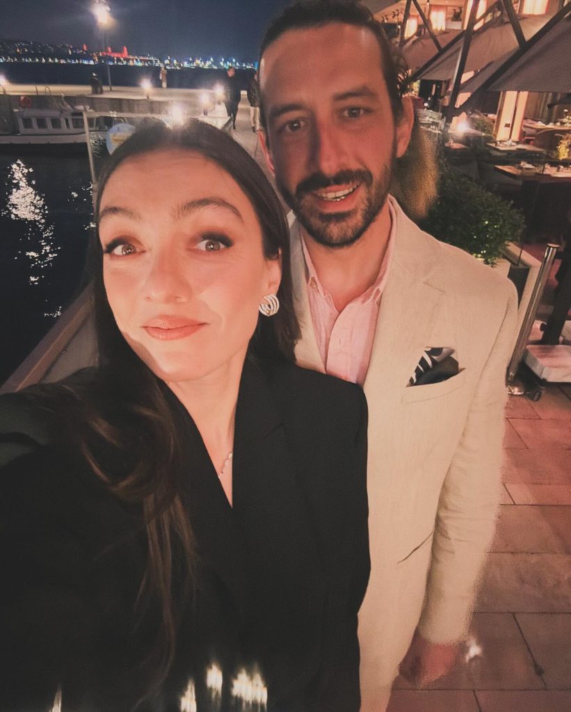 Merve Dizdar hot bikini