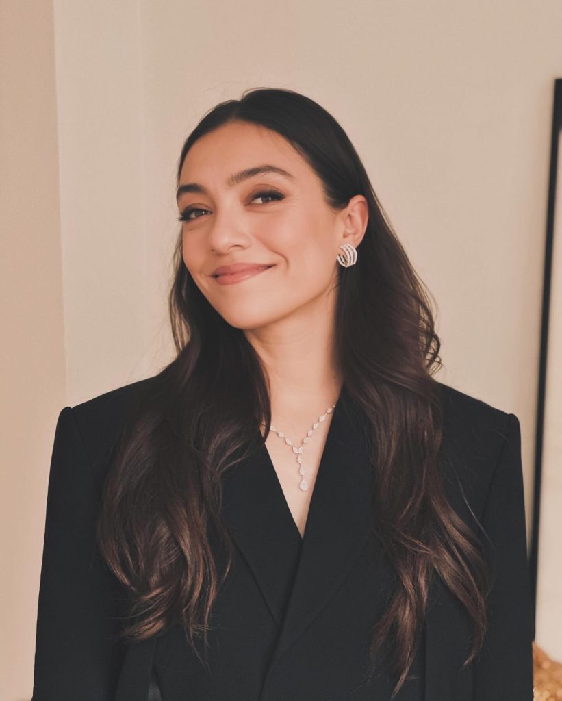 Merve Dizdar hot images