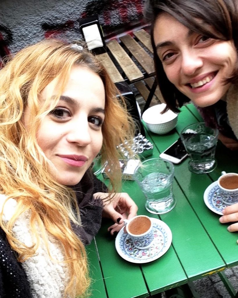 Merve Dizdar hot photos