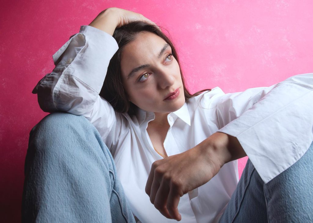 Merve Dizdar looks hot pics