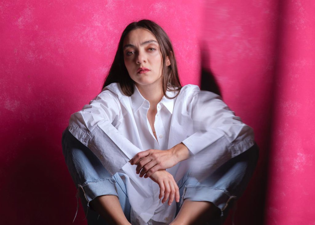 Merve Dizdar looks nude pics