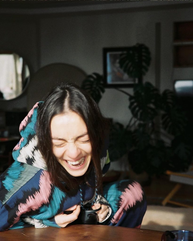 Merve Dizdar modeling bikini