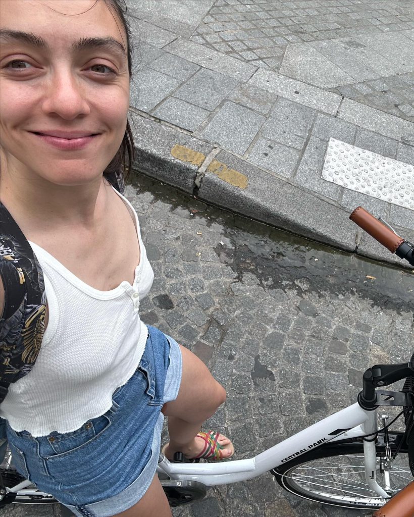 Merve Dizdar modeling fuck