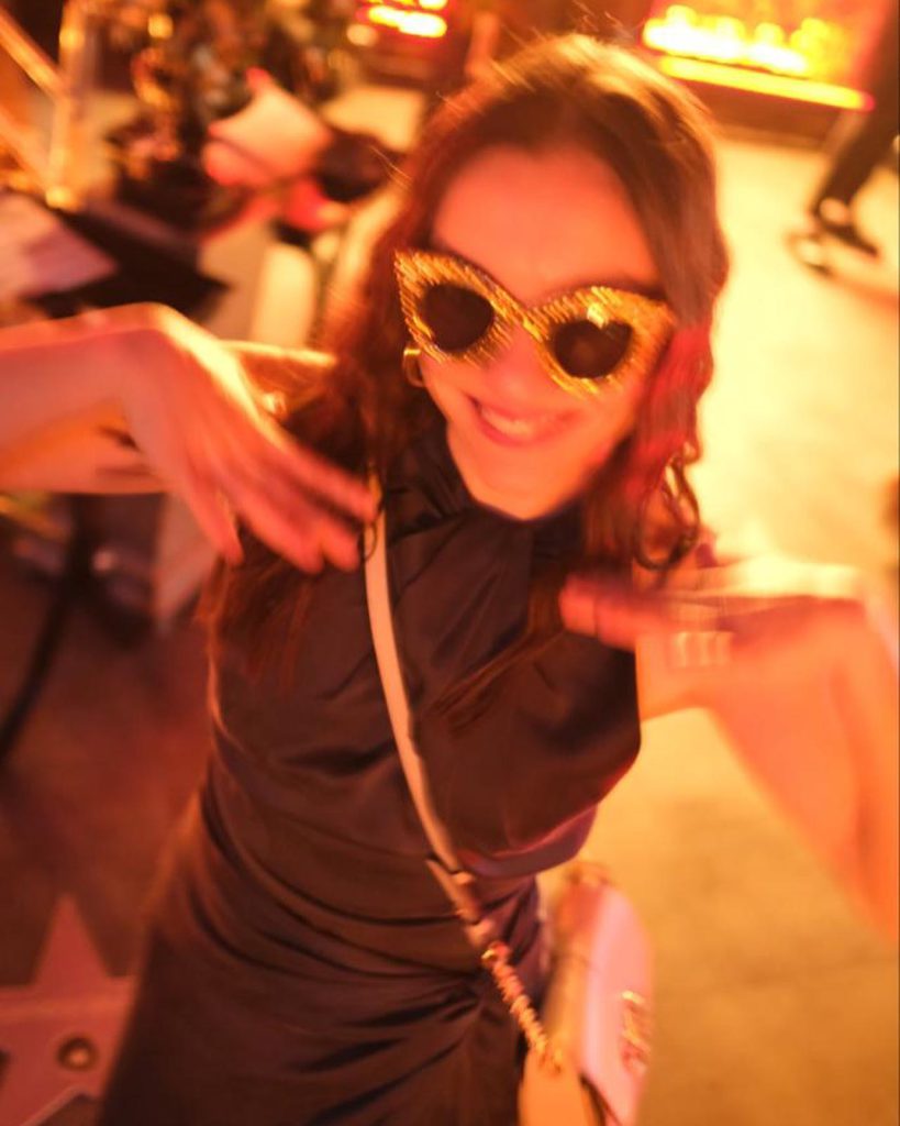 Merve Dizdar modeling pussy